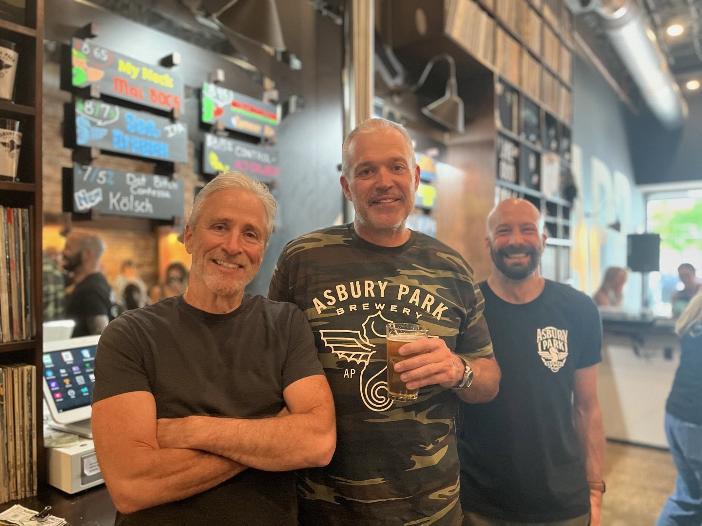 📸 Jon Stewart at Asbury Park Brewery