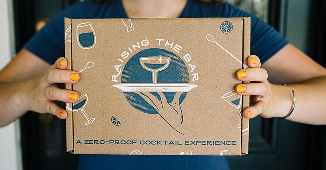Raising the Bar's cocktail box